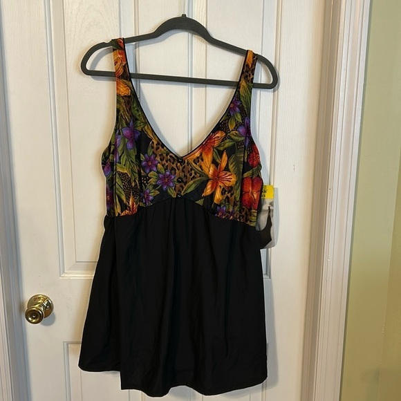 Longitude Women’s swimsuit. Size 28W. Floral v-neck tank top. NWT - Picture 1 of 10